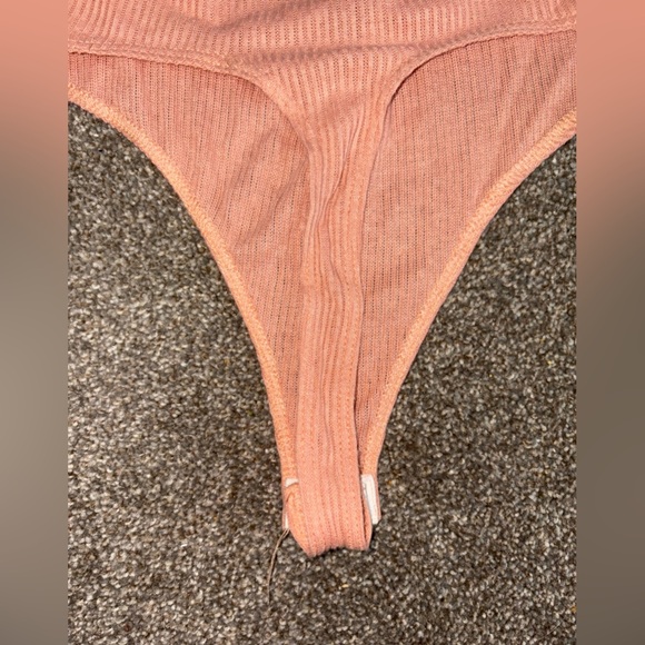 Chic Pink Asymmetrical Bodysuit with Ribbed Texture - Picture 5 of 8